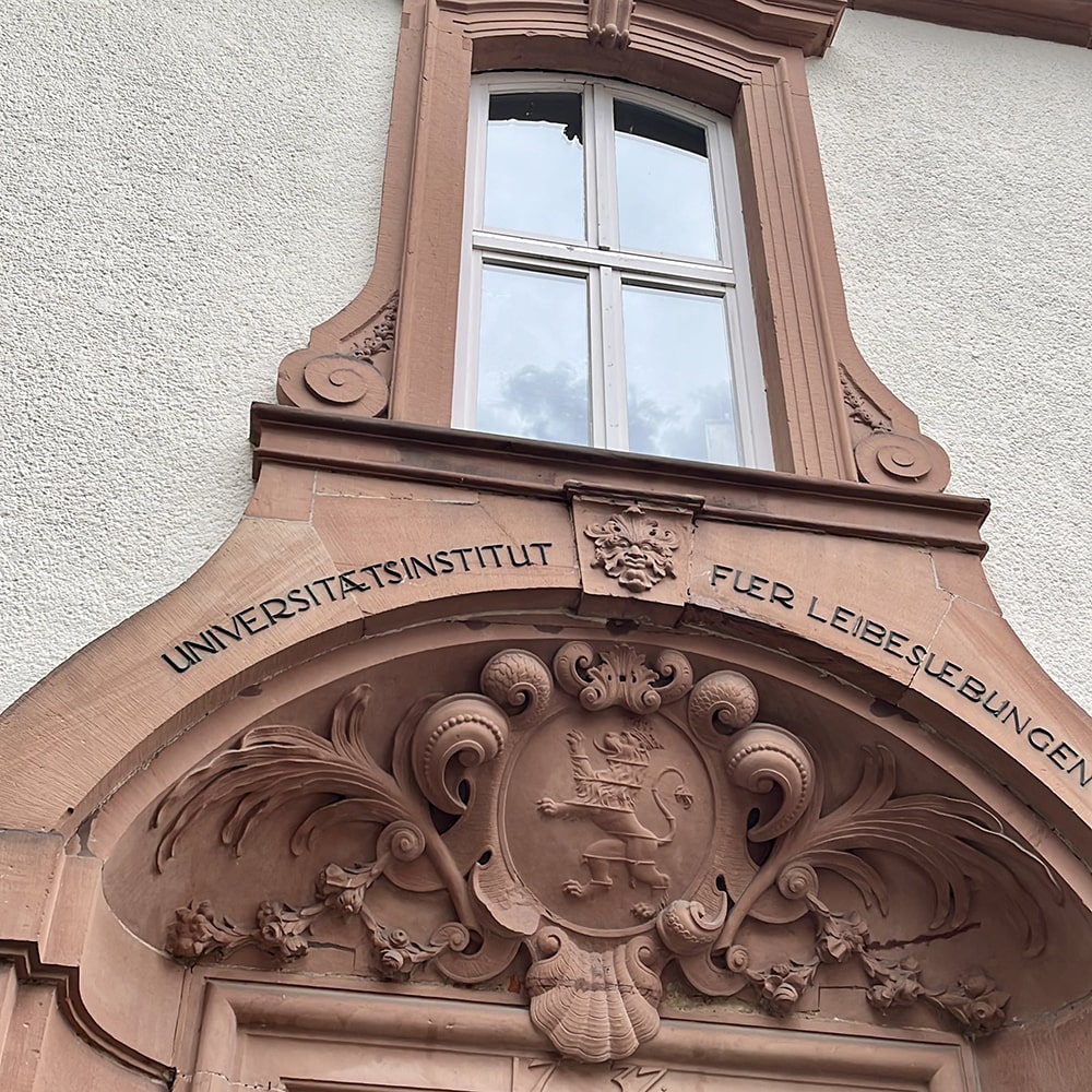 Eingangsportal des Instituts für Leibesübungen, Barfüßerstraße, Marburg